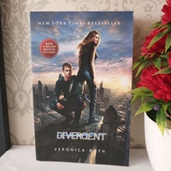 ORIGINAL NOVEL BEST-SELLER - DIVERGENT by Veronica Roth