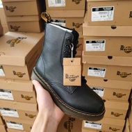 💜Dr. Martens 馬丁博士 8孔荔枝紋軟皮馬丁靴 男女同款情侶靴 Combat Boots Unisex Couple Style [香港專櫃品質]