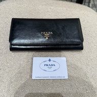 Prada 黑色油蠟皮長夾銀包錢包
