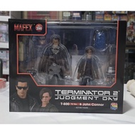 Mafex T-800 & John Connor (Terminator 2)