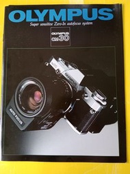 非常罕有的 OM 30 1984年 Olympus 奧林帕斯 OM 30 Auto Focus 自動對焦/輔助對焦 “英文版” Catalogue 產品目錄。這是革命性創新機身有“綠色”燈號顯示 “輔