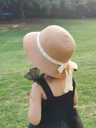 女孩兒童夏日新草帽防曬公主款式，配有卡其色緞帶蝴蝶結與蝴蝶結