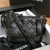 Chanel • 經典Gabrielle 全黑牛皮So Black流浪包小號 #全網最低☝🏻 #黑武士🖤