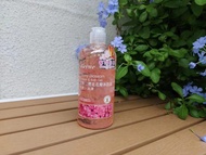 Kustie 櫻花花瓣沐浴露