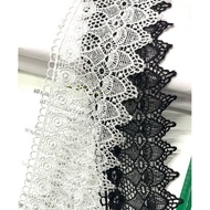1 meter of lace thread 10cm white and black to decorate clothes.
