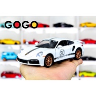 Porsche 911 Turbo S 1:32 Model Car