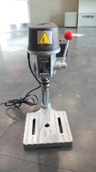 สว่านแท่นมินิ OSUKA 2 หุน 3 speed ระยะเจาะ 15 ซม. ตัวเครื่องสูง 38 ซม.