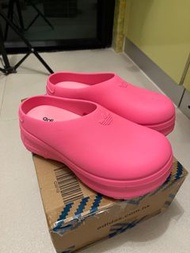 Adidas 拖鞋