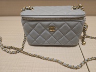 Chanel Vanity Case 鏈條包 (淺灰金球）