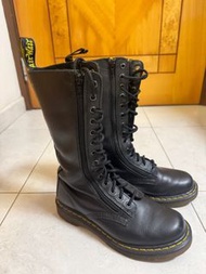 Dr. Martens 黑色長筒boot (柔軟皮)