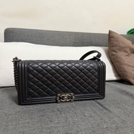 Chanel Boy Chanel 經典口蓋包。 Boy28 復古銀釦
