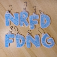 GANTUNGAN Feather wire letter hanger | Feather wire letter Keychain | Letter bag hanger | Initial ke