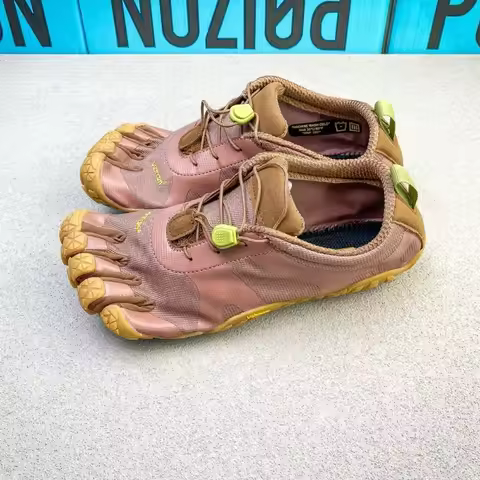 2025 New Trend Fitness Yoga Shoes Men Women Breathable Squat Hard Pull Shoes for Couples Indoor Gym 