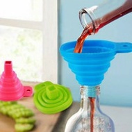 Portable FOLDING SILICONE FUNNEL / SILICONE WATER FUNNEL / MULTIPURPOSE OIL FUNNEL SILICONE FUNNEL