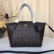 Chris精品代購 COACH 寇馳 28989 PVC配皮 水餃包 手提包 斜背包 美國代購 經典C紋 容量大 顏色5