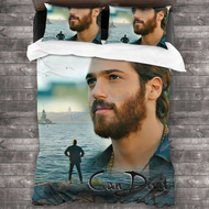 【【DJHG】】 Can Yaman ชุดเครื่องนอนปลอกผ้านวมปลอกหมอนภาพเคลื่อนไหว/สัตว์/นักร้องใช้ได้ทั้งหมดผ้าห่มเครื