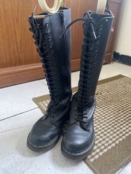 Dr.Martens 1B60 Virginia leather 20孔黑色長靴