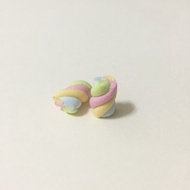 ~~mini 聖誕新品上市~~棉花糖耳環組(2個一組) (可改耳夾式) ((滿600隨機送神秘小禮物))