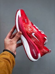 NIKE VOMERO PLUS RUN 聯名運動鞋