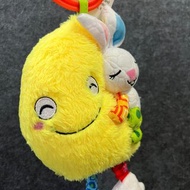 （現貨）Jollybaby 月亮音樂拉鈴 月亮公仔 bb玩具 發聲玩具 bb床玩具 初生嬰兒玩具 內置音樂拉鈴，BB器，搖鈴，響紙，哈哈鏡，牙膠 嬰兒玩具 初生嬰兒玩具 初生嬰兒禮物 鈴鐺 音樂玩具 