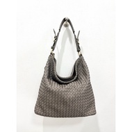 (used/Second Hand) Woven Gray Leather Beautiful Stylish Not Heavy Light Multiple Internal Channels I