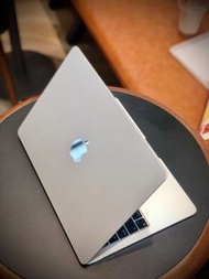 蘋果🍎APPLE MacBook Air M2 13.6吋筆電 8G 256G 9.8成新 2023/09購入保固內 附盒+提袋 星光色✨