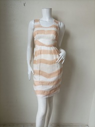 BANANA REPUBLIC 無袖洋裝，採用大麻纖維材質，內有襯裡，尺寸為 0 (XS)，胸圍 34 英吋。