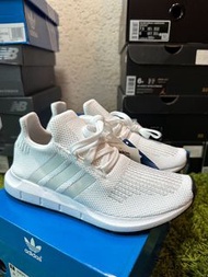 全新 Adidas swift run