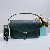 TW4692 Louis Vuitton 路易威登暗花紋肩帶包包Diane Bag Monogram Empreinte