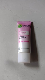 Garnier Skin Naturals Cerahkan Kusam 3x VITAMIN C