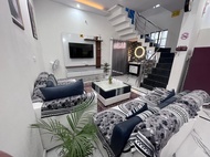 Rumah 1500 m² dengan 2 kamar tidur dan 2 kamar mandi pribadi di Universitas Guru Nanak Dev (Exotic F