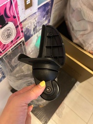 Delsey Paris luggage wheels on hands japan brand four luggage wheels  including four wheels back and front wheels ,self fixing luggage wheels,diy fix broken luggage ,suitcase wheel fixing,size chart is in the photo,video attached after buying,行李箱,行李喼,
