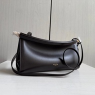 Top Alaia le click Plain Weave Cowhide Genuine Leather Curved Bag Clip Bag Diagonal Shoulder Bag 25 