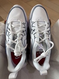 Nike 女款RYZ365 運動鞋 白色