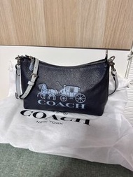 🈹Coach 馬車印花藍色斜背包