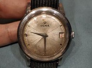 瑞士OLMA手動男古董錶，表徑34.7不含把頭，剛洗油保養並更換表蒙，走時跳曆正常。慢調日曆。 配全新庫存帆布帶，帶扣有