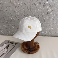 CHANEL444 Black White Double CC Knitted Hat