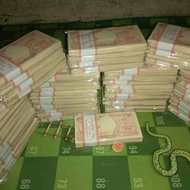 Uang kuno uang lama 100 rupiah pinishi 1992 gepokan seri acak