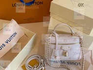 ⭐全新配禮盒 LOUIS VUITTON LV Vanity CHAIN POUCH 金色配件 牛皮 單肩斜挎手提包 化妝包 女款