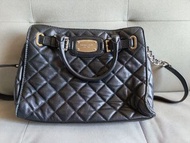 Michael Kors 黑色菱格紋手袋
