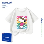 2025สินค้าใหม่! เสื้อยืดแขนสั้นเด็ก NASA Lee  ลายการ์ตูนสุนัขสโนปี้ 100% ผ้าฝ้ายแท้ สบายและนุ่ม