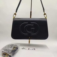 พร้อมส่งในไทย✅sale กระเป๋าสะพายข้างguess แท้outlet
