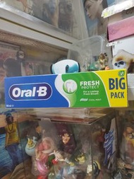 Oral B 牙膏