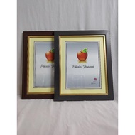 Bingkai Gambar Moden Dengan Sempadan Emas 11"x14" - Modern Wooden Frame With Gold Borders 11"x14"