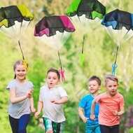 (𝐁𝐈𝐆 𝐒𝐇𝐎𝐏) Hand Throwing Mini Soldier Parachute Kid Outdoor Toy Game / Mainan Askar Payung Terjun