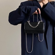 กระเป๋าถือสุภาพสตรีย้อนยุคลายจระเข้โซ่กระเป๋าmessengerบุคลิกภาพมินิมอลมือถือพลิกไหล่ข้างเดียวกระเป๋าสี่เหลี่ยมเล็กๆผู้หญิง   Women's handbag retro alligator chain crossbody bag minimalist style hand bill of lading shoulder flip small square bag for women black
