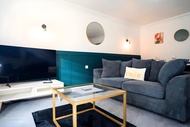 Modern 10 / 15 BR Retreat | Sleeps 16+ HS2 NEC BHX