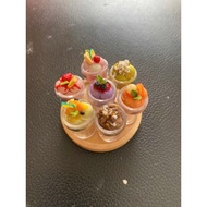 Model of 7 mini clay ice cream cups (plastic cups)