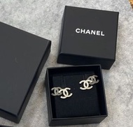 CHANEL 保證正貨 現貨 全新 最新2022 Chanel Earrings 耳環 雙CC 大細CC Logo chanel LOGO  chanel earrings (Chanel classic small Wallet 黑色小牛金扣在其他post )