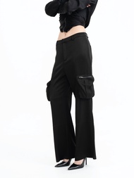 Pania Ixora Cargo pants in Shiny black แพนญากางเกงคาร์โก้รุ่นอิกซอร่าสีดำเงา